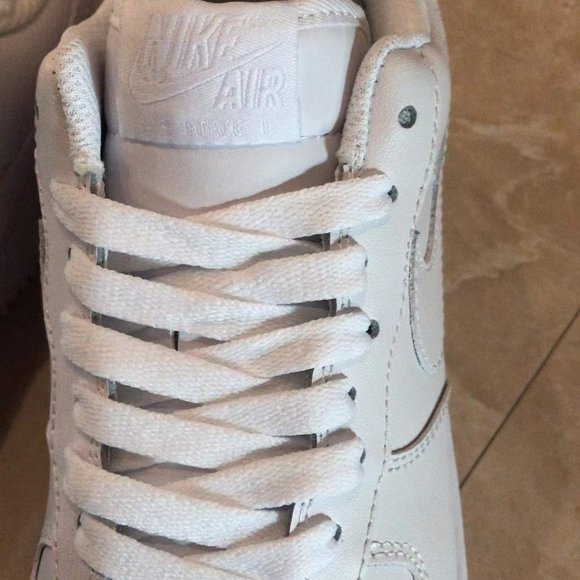 Size 8.5 - Nike Air Force 1 Low ‘07 Triple White Sneaker 315122-111. no box - Picture 6 of 7